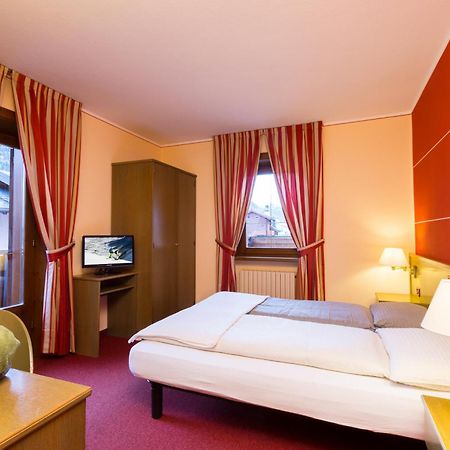 Hotel Krone ลีวินโญ ภายนอก รูปภาพ