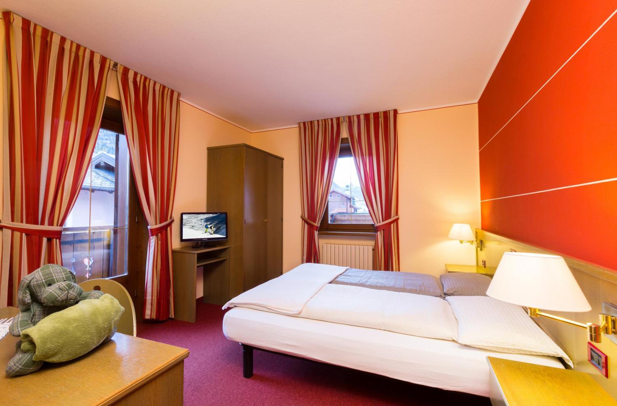 Hotel Krone ลีวินโญ ภายนอก รูปภาพ